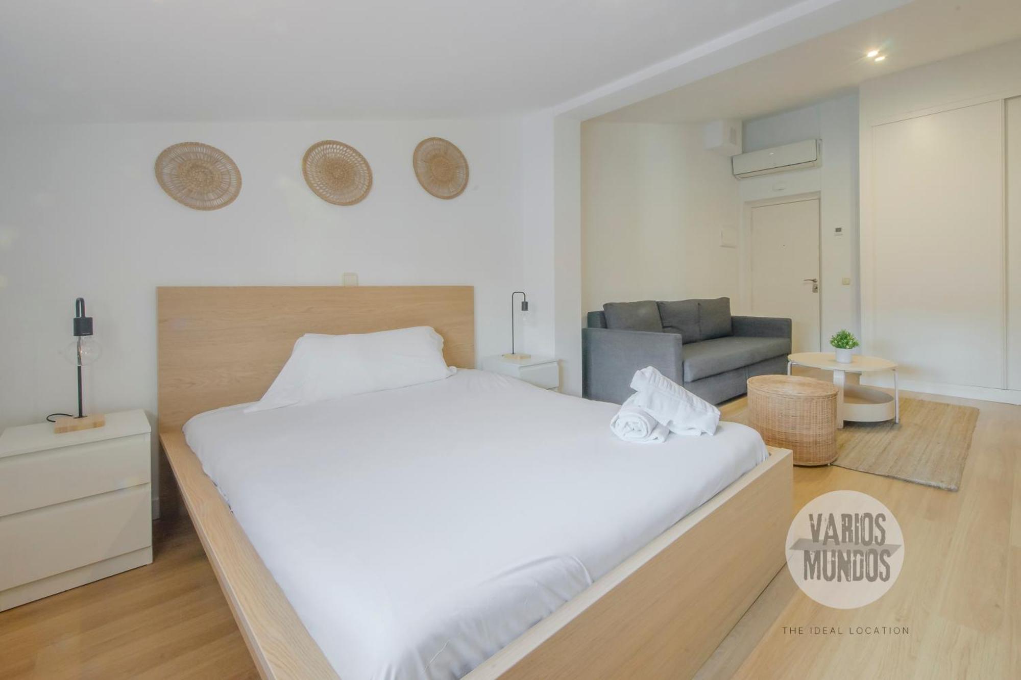 Retiro Para 3 En Sol, Conoce Concepcion Jeronima Madrid Exteriér fotografie